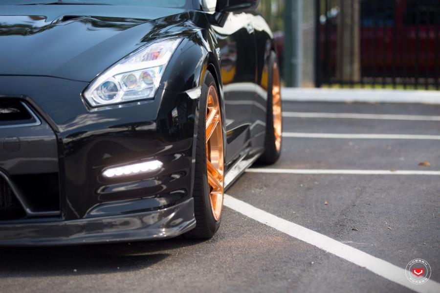 Детали экстерьера Nissan GT-R on Vossen Wheels (CG-202) 2017 года  (фото 10 из 51)